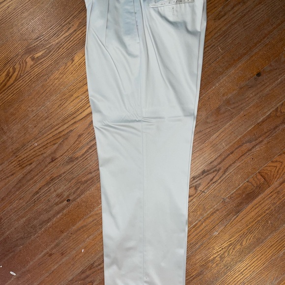 Dockers classic fit D3 khakis. Waist 33 length 30 - Picture 4 of 6